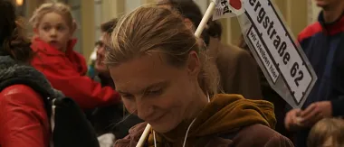 Ein Filmstill aus dem Film »Betongold - Wie die Finanzkrise in mein Wohnzimmer kam«