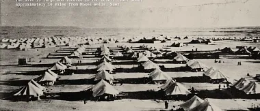 Ein Filmstill aus dem Film »Dohvatiti sunce: El Shatt (Chasing the Sun: El Shatt)«