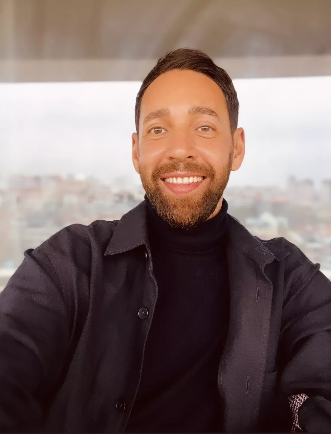 Ein Porträt von Metin Misdik