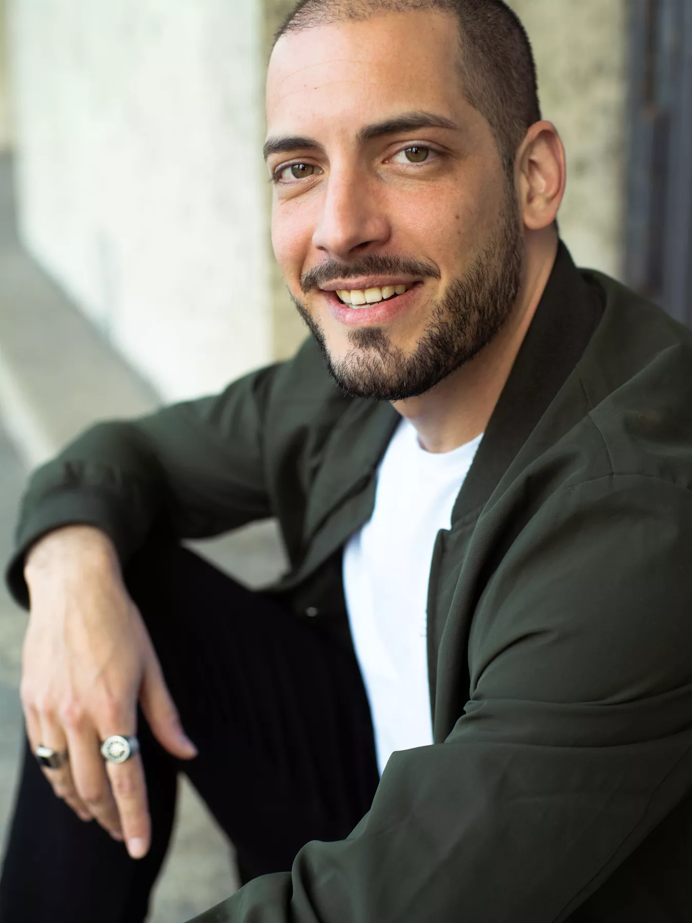 Ein Porträt von Ozan Mermer