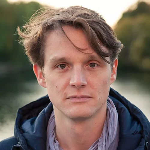 Ein Porträt von Jonas Rothlaender