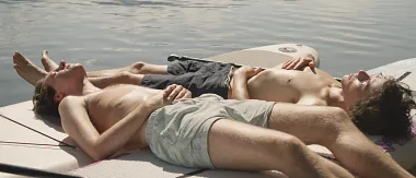 Ein Filmstill aus dem Film »Reich und Schön«