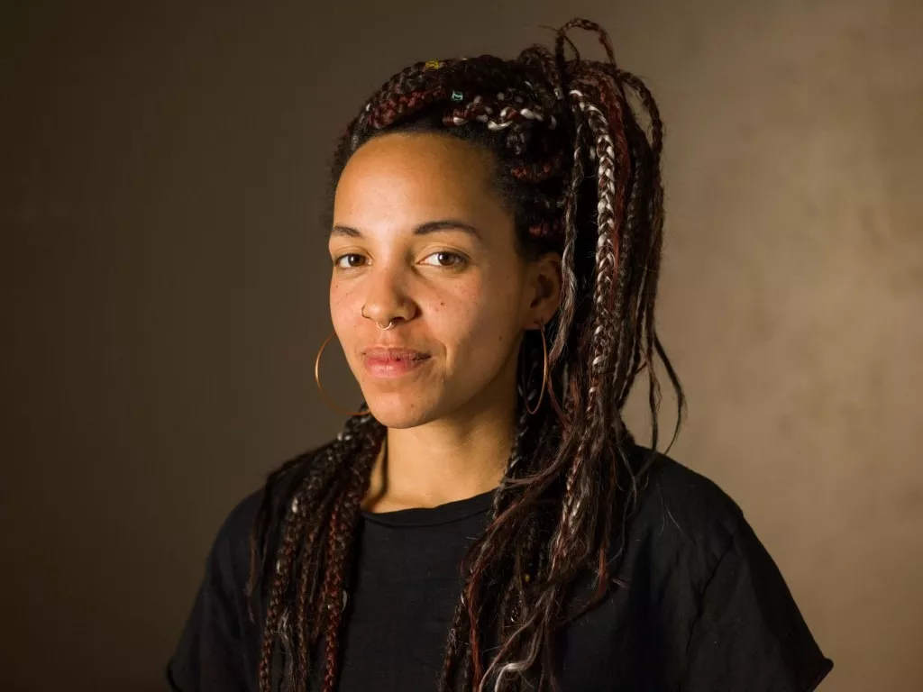 Ein Porträt von Brenda Akele Jorde