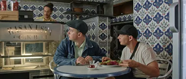 Ein Filmstill aus dem Film »Masel Tov Cocktail KF zum Panel«