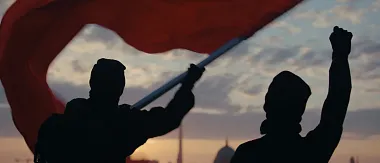 Ein Filmstill aus dem Film »Rote Sterne überm Feld«