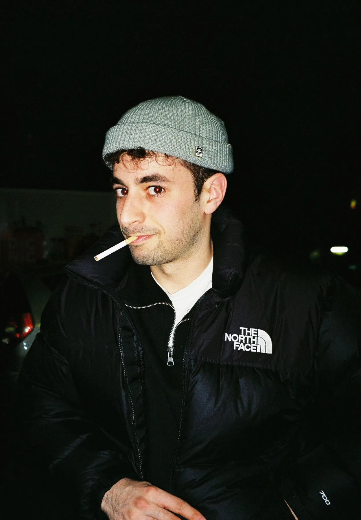 Ein Porträt von Nik Azad