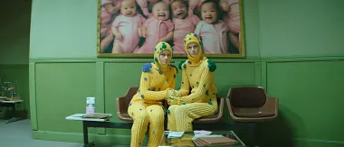 Ein Filmstill aus dem Film »Shut Up And Suffer«