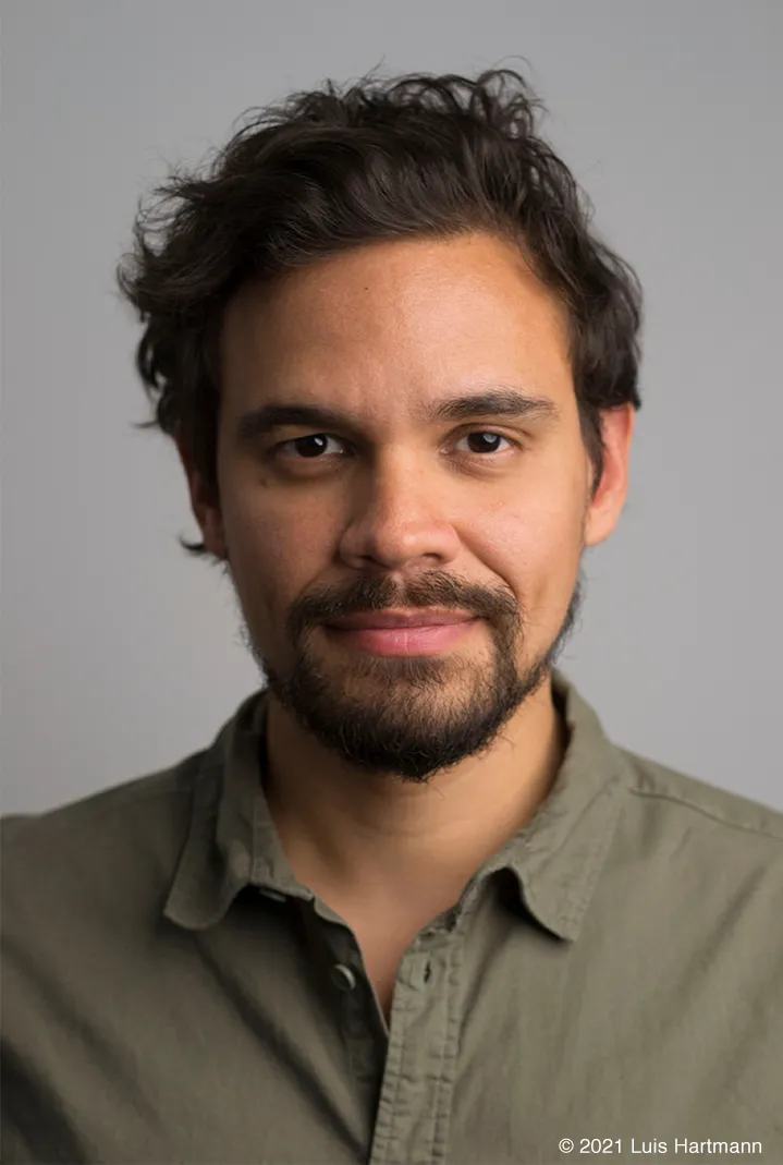 Ein Porträt von Nelson Algomeda